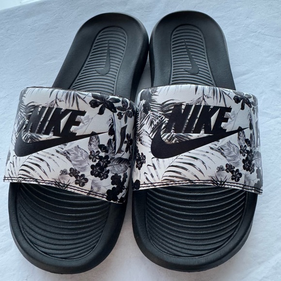 Nike Shoes - Nike Women's Victori One Floral Print Slides Size 9